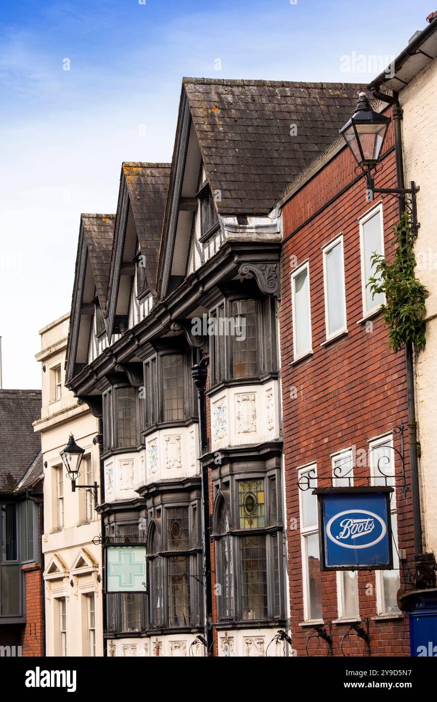 Großbritannien, England, Shropshire, Shrewsbury, Pride Hill historische dreifache Giebel über Boots Shop Stockfoto