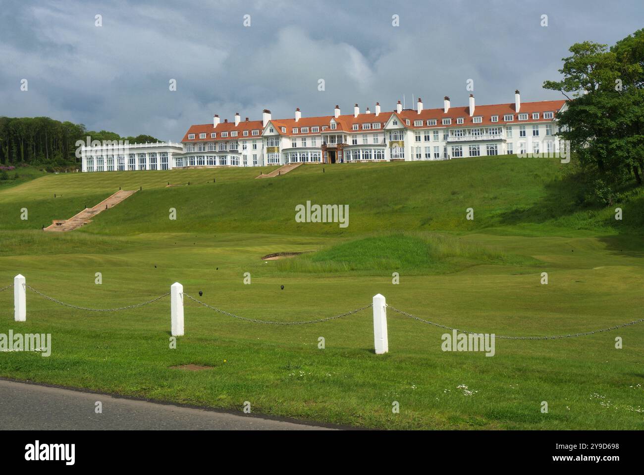 Von der Hauptstraße A719 in Richtung Osten durch das Dorf Turnberry in Ayrshire bis zum Golfhotel und Resort des US-amerikanischen Ex-Präsidenten Trump. Tur Stockfoto