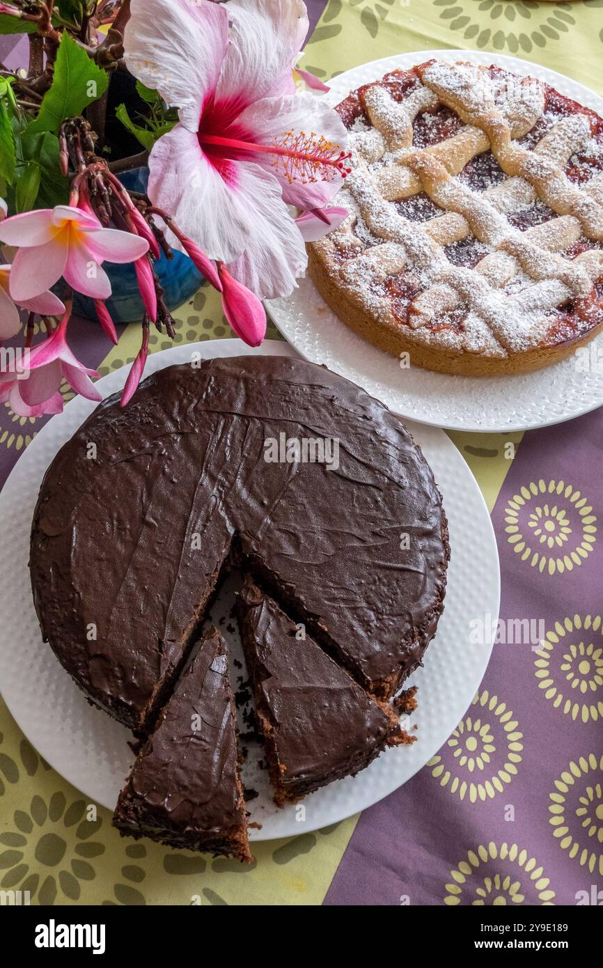 Hausgemachte Schokoladen- und Mandelkuchen Stockfoto