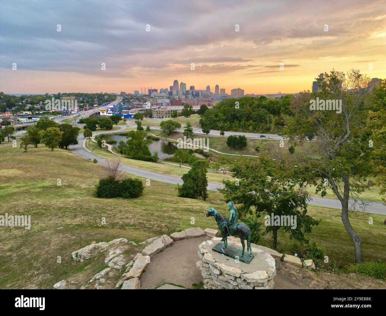 Blick von oben auf kansas City Scout Statue Stockfoto