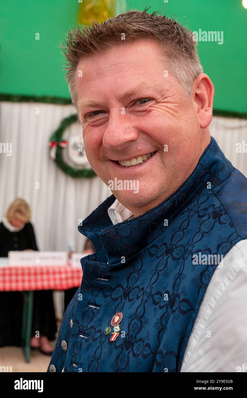 Muenchen, Wurstpruefung beim 189. Oktoberfest auf der Theresienwiese ...