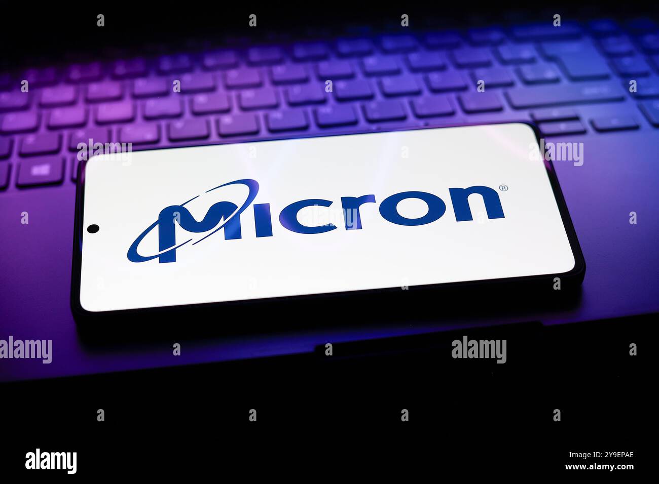 September 2024, Paraguay. In dieser Abbildung wird das Micron Technology Logo auf einem Smartphone-Bildschirm angezeigt Stockfoto