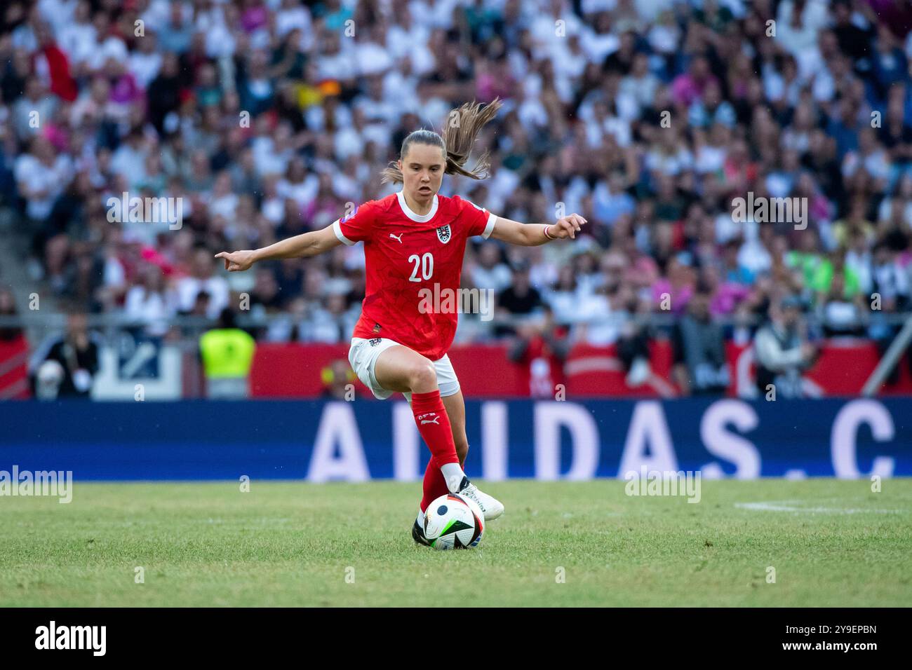 Lilli Purtscheller (Oesterreich, #20) am Ball, GER, Deutschland (GER) vs Oesterreich (AUT), DFB Frauen Nationalmannschaft, UEFA Frauen Fussball Frauen Euro 2025 Qualifikation, 6. Spieltag, 16.07.2024 Foto: Eibner-Pressefoto/Michael Memmler Stockfoto