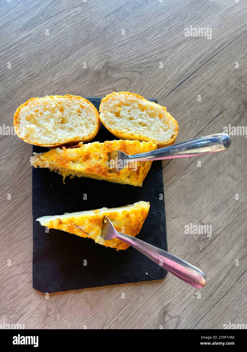 Pincho de Tortilla. Spanien. - Smartphone-aufgenommenes Stockfoto