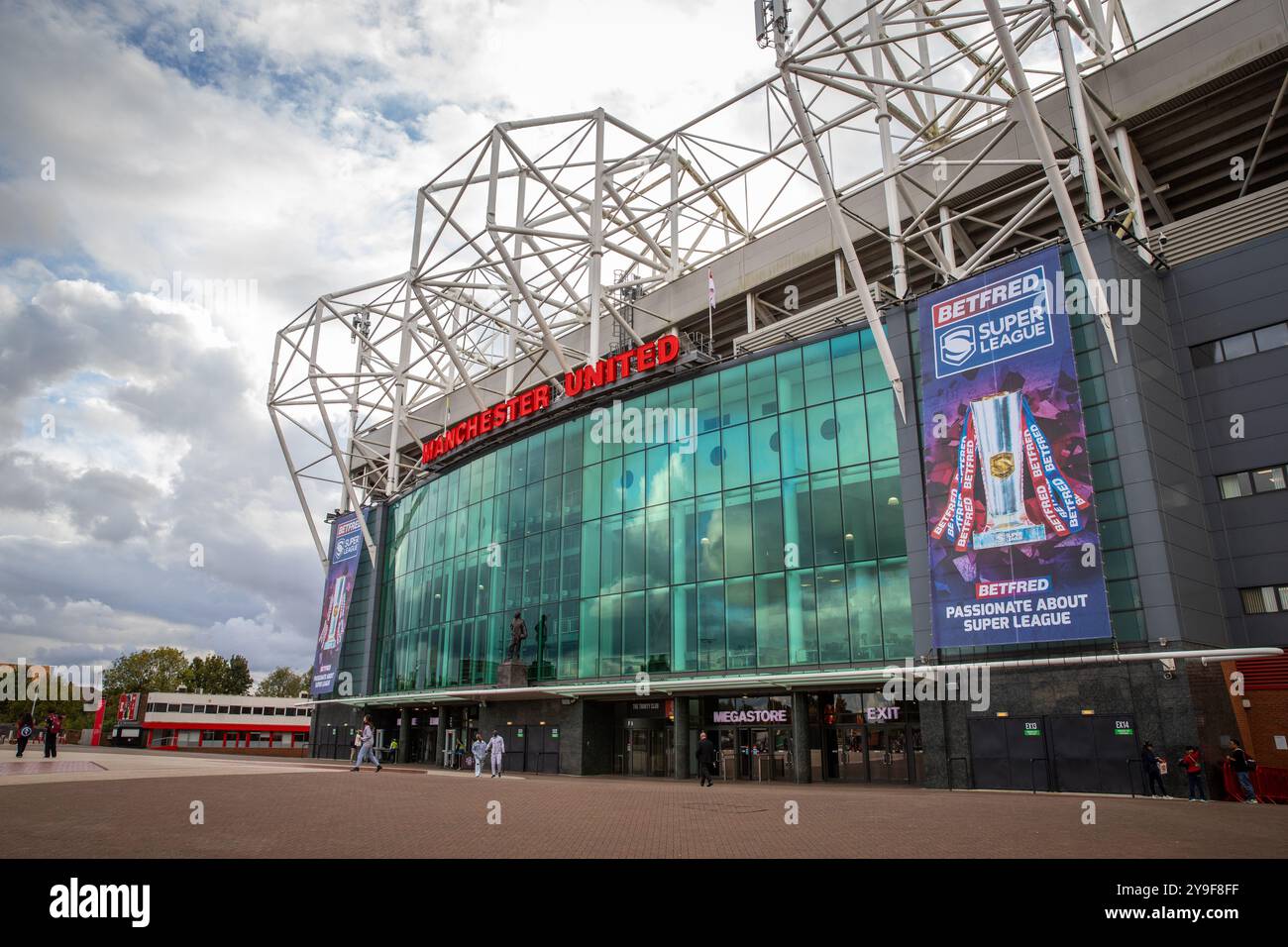 Blick auf den Haupteingang des Manchester United Stadions, Old Trafford, Salford Stockfoto