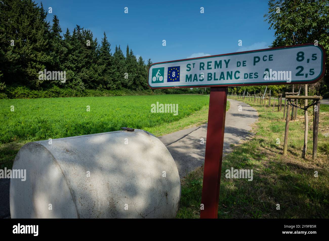 Velo Verte Radweg von Saint-Etienne-du-Gres nach San Remy de Provence, Frankreich. Stockfoto