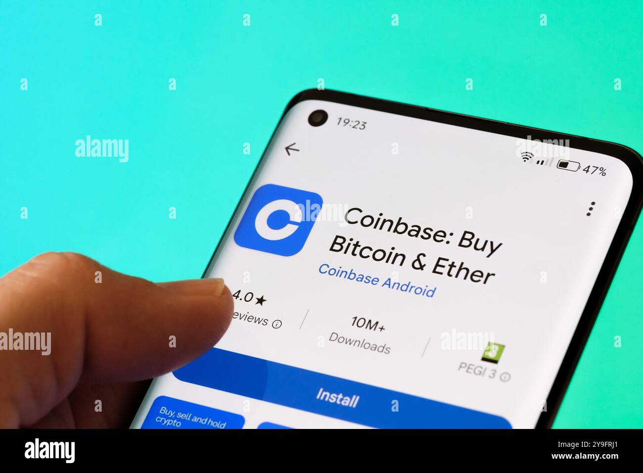 Coinbase Buy Bitcoin & Ether App wird auf einem Smartphone-Bildschirm mit  über 10 Millionen Downloads und einer 4,0-Sterne-Bewertung im Google Play  Store angezeigt. Stafford Stockfotografie - Alamy