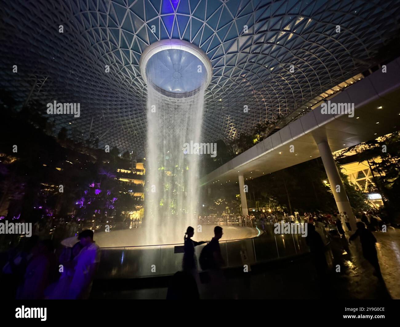 Flughafen-Wasserfall - Smartphone-aufgenommenes Stockfoto