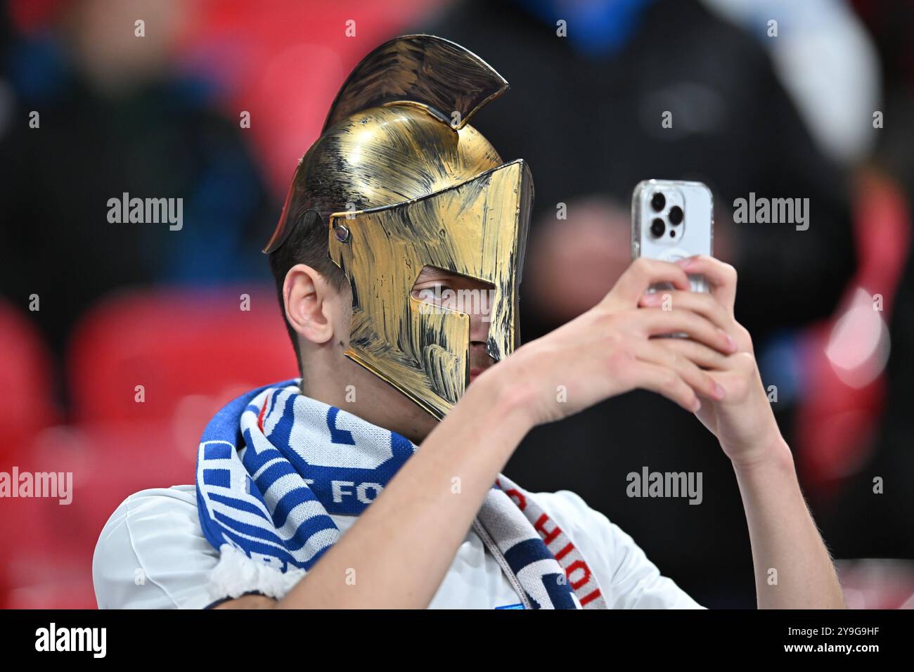 Griechenland Fans beim Spiel der UEFA Nations League B, Gruppe 2 zwischen England und Griechenland im Wembley Stadium, London am Donnerstag, den 10. Oktober 2024. (Foto: Kevin Hodgson | MI News) Credit: MI News & Sport /Alamy Live News Stockfoto