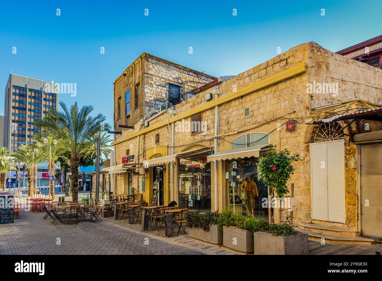 Straße im Hafenviertel von Haifa, Israel, Naher Osten Stockfoto