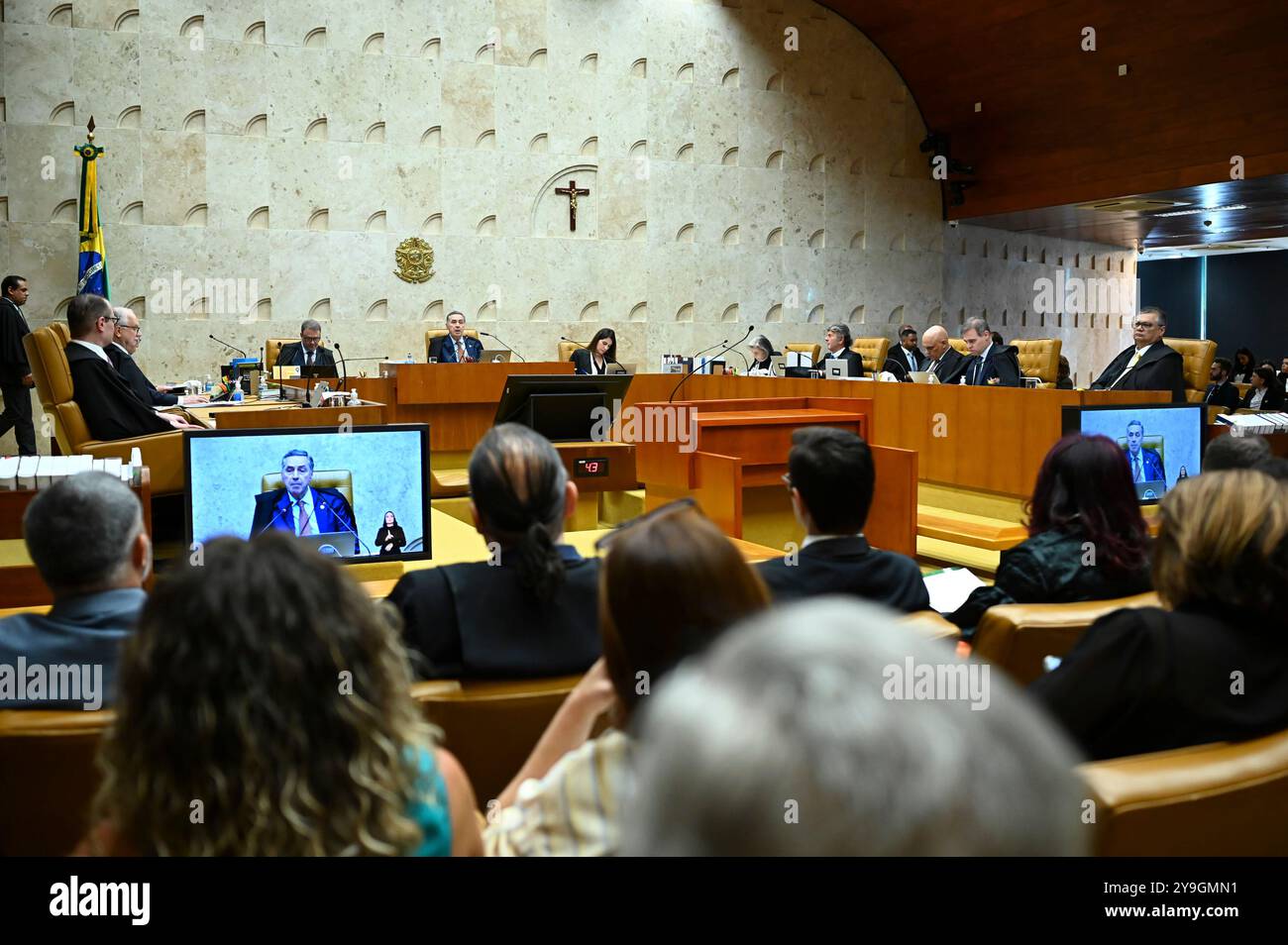 Brasília, DF - 10.10.2024: SESSÃO PLENÁRIA STF - diese Sitzung am Donnerstag (10) im Plenum des STF, nachdem das CCJ der Abgeordnetenkammer den Vorschlag gebilligt hat, der es dem Kongress erlaubt, eine Entscheidung des Obersten Bundesgerichts (STF) auszusetzen. (Foto: Ton Molina/Fotoarena) Stockfoto