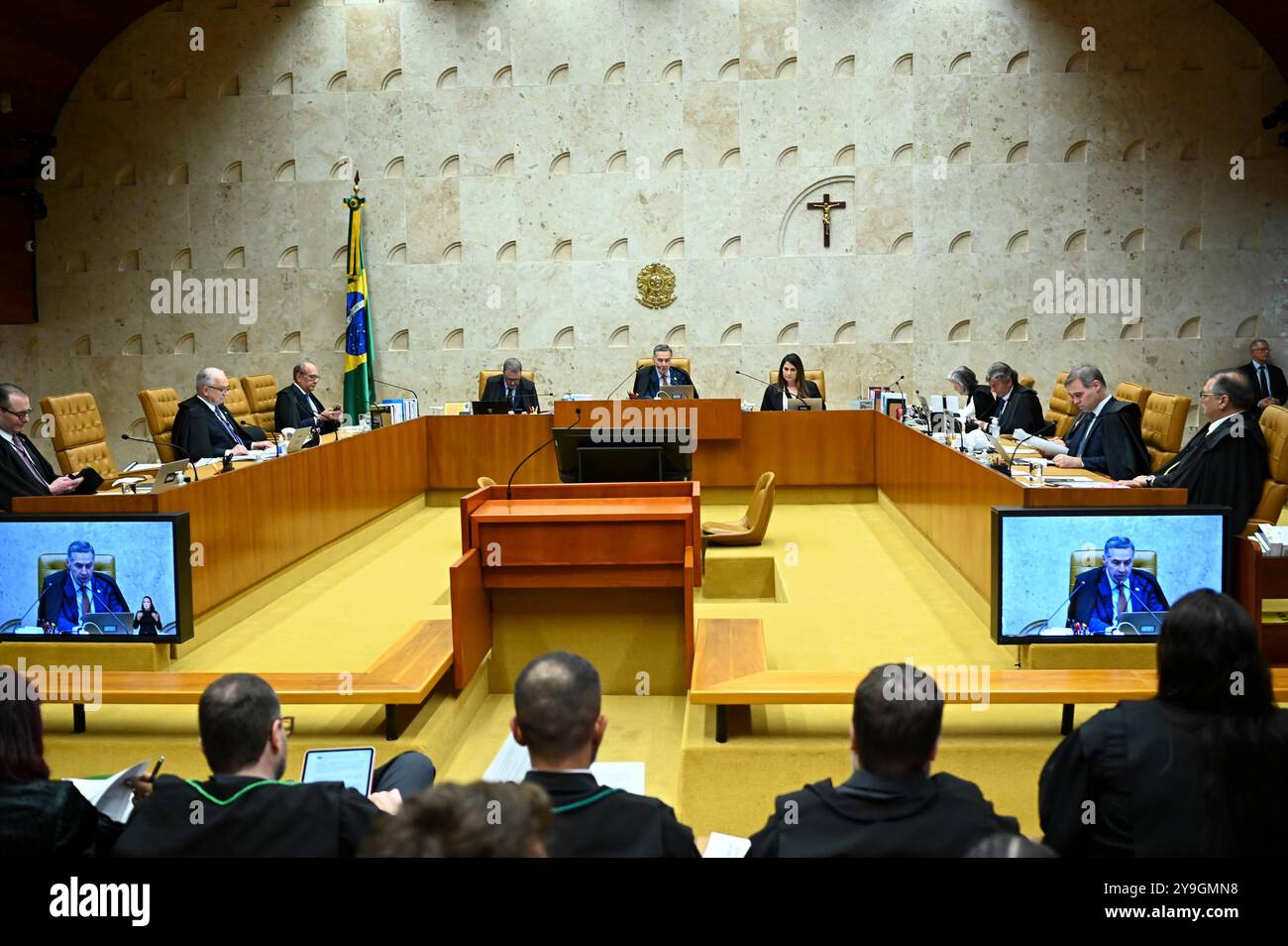 Brasília, DF - 10.10.2024: SESSÃO PLENÁRIA STF - diese Sitzung am Donnerstag (10) im Plenum des STF, nachdem das CCJ der Abgeordnetenkammer den Vorschlag gebilligt hat, der es dem Kongress erlaubt, eine Entscheidung des Obersten Bundesgerichts (STF) auszusetzen. (Foto: Ton Molina/Fotoarena) Stockfoto