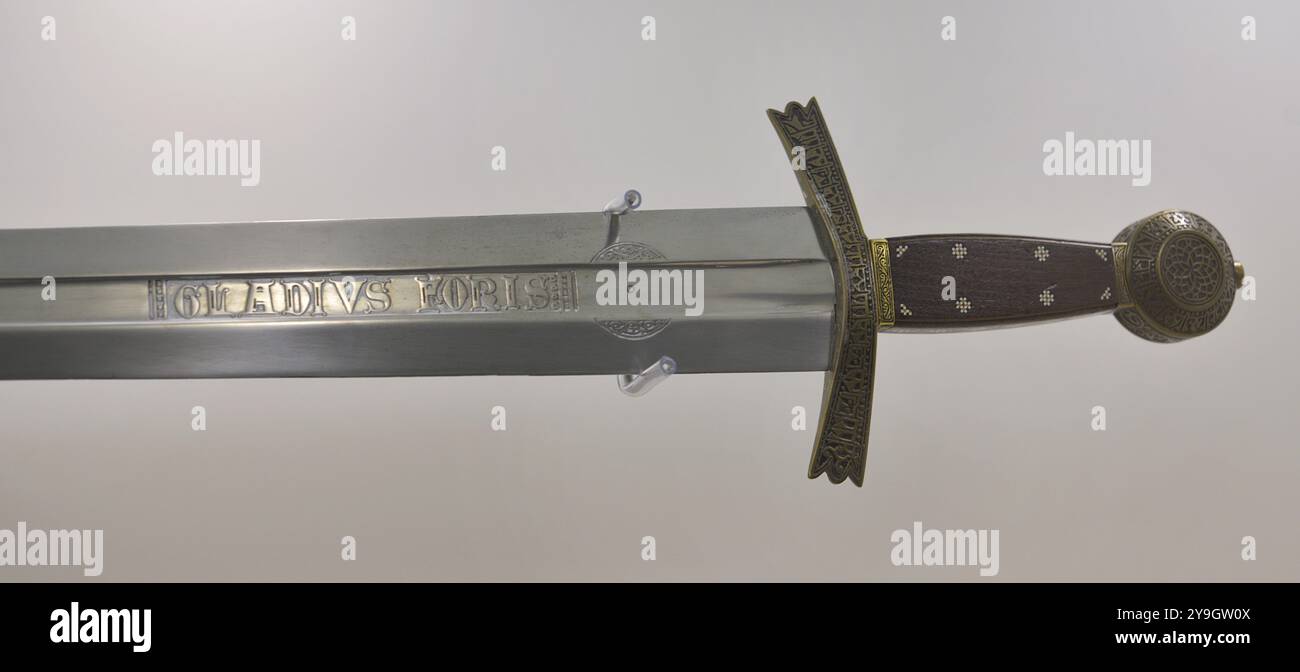 Schwert des Königs Sancho IV. Von Kastilien (1258–1295). National Arms Factory, Toledo, 20. Jahrhundert. Replikat. Details. Armeemuseum. Toledo, Spanien. Stockfoto