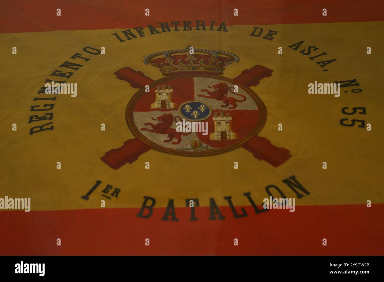 Spanien. Infanterieregiment Asia Nr. 55. Gegründet 1877 als Infanterieregiment Asia Nr. 59. Sie wurde 1931 aufgelöst. Flagge des 1. Bataillons des Infanterieregiments Asia Nr. 55. 1901-1931. Gros de Tours Seide mit Seidenstickerei. Armeemuseum. Toledo, Spanien. Stockfoto