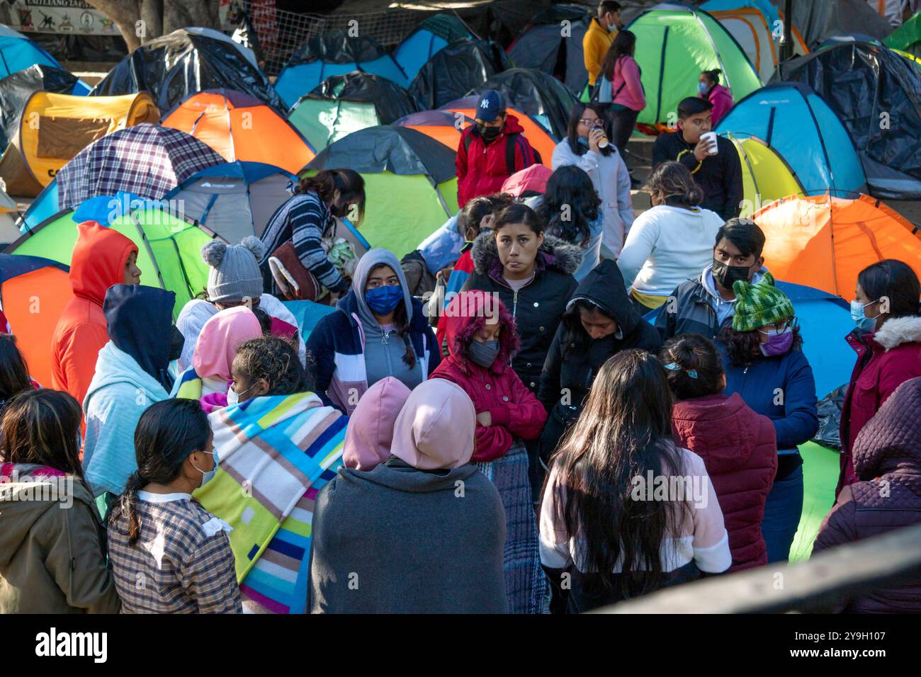 Oaxaca, Mexiko - März 2022: Auf dem Hauptplatz von Oaxaca City treffen sich viele Zelte. Protest, Flüchtlinge. Stockfoto