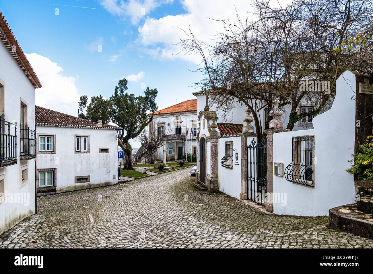 Die alten Straßen und Häuser des traditionellen mittelalterlichen Dorfes Ourem in Portugal, Europa Stockfoto