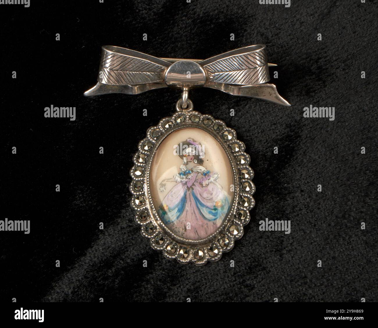 Vintage Thomas Mott Silver und Markasit Brosche mit Crinoline Lady 1930 Stockfoto