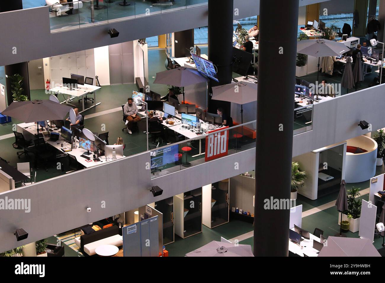Berlin, Deutschland, 09.10.2024: Axel-Springer-Neubau: Redaktion der Bild *** Berlin, 09 10 2024 Axel Springer neues Bild Redaktionsgebäude Urheberrecht: XdtsxNachrichtenagenturx dts 48373 Stockfoto