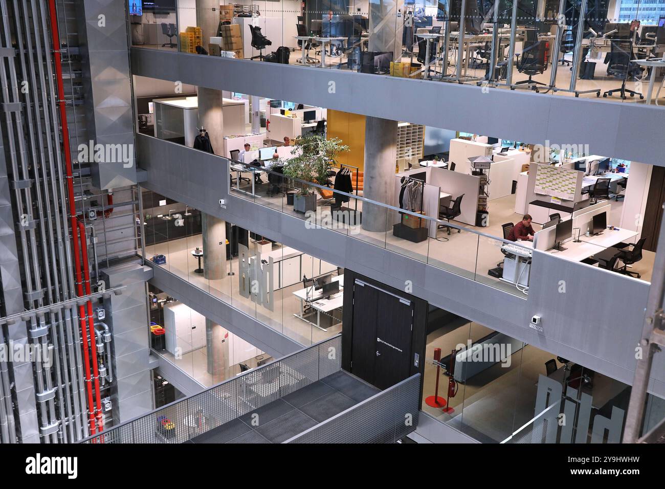 Berlin, Deutschland, 09.10.2024: Axel-Springer-Neubau: Redaktion der Bild-Zeitung Print-Ausgabe *** Berlin, 09 10 2024 Axel Springer Neubau Redaktion der Bild Zeitung Print-Ausgabe Copyright: XdtsxNachrichtenagenturx dts 48381 Stockfoto