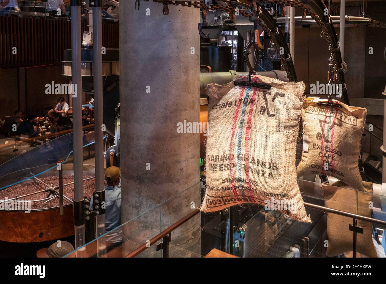 Starbucks Reserve Roastery ist ein Café/Restaurant/Souvenirladen im Stadtteil Chelsea in New York City, USA 2024 Stockfoto
