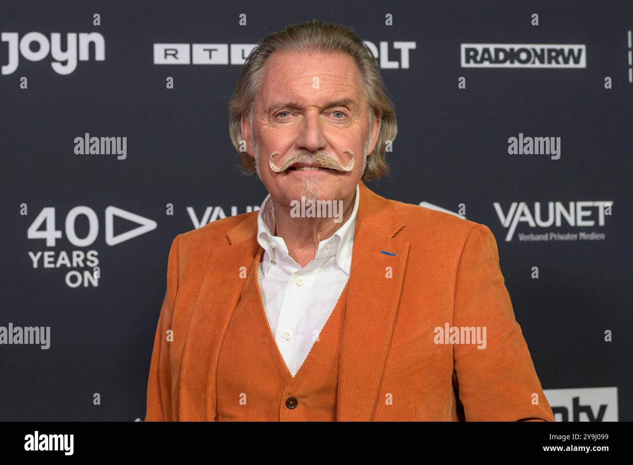 GER, Berlin, Vaunet zum Jubilaeumsevent 40 Jahre Private Medien im Telegraphenamt Berlin, Red Carpet, im Bild: Ingo Lenssen, Deutscher Jurist, 10.10.2024, *** GER, Berlin, Vaunet bei der Jubiläumsveranstaltung 40 Jahre private Medien im Telegraphenamt Berlin, Roter Teppich, im Bild Ingo Lenssen, deutscher Rechtsanwalt, 10 10 2024, Copyright: HMBxMedia/UwexKoch Stockfoto