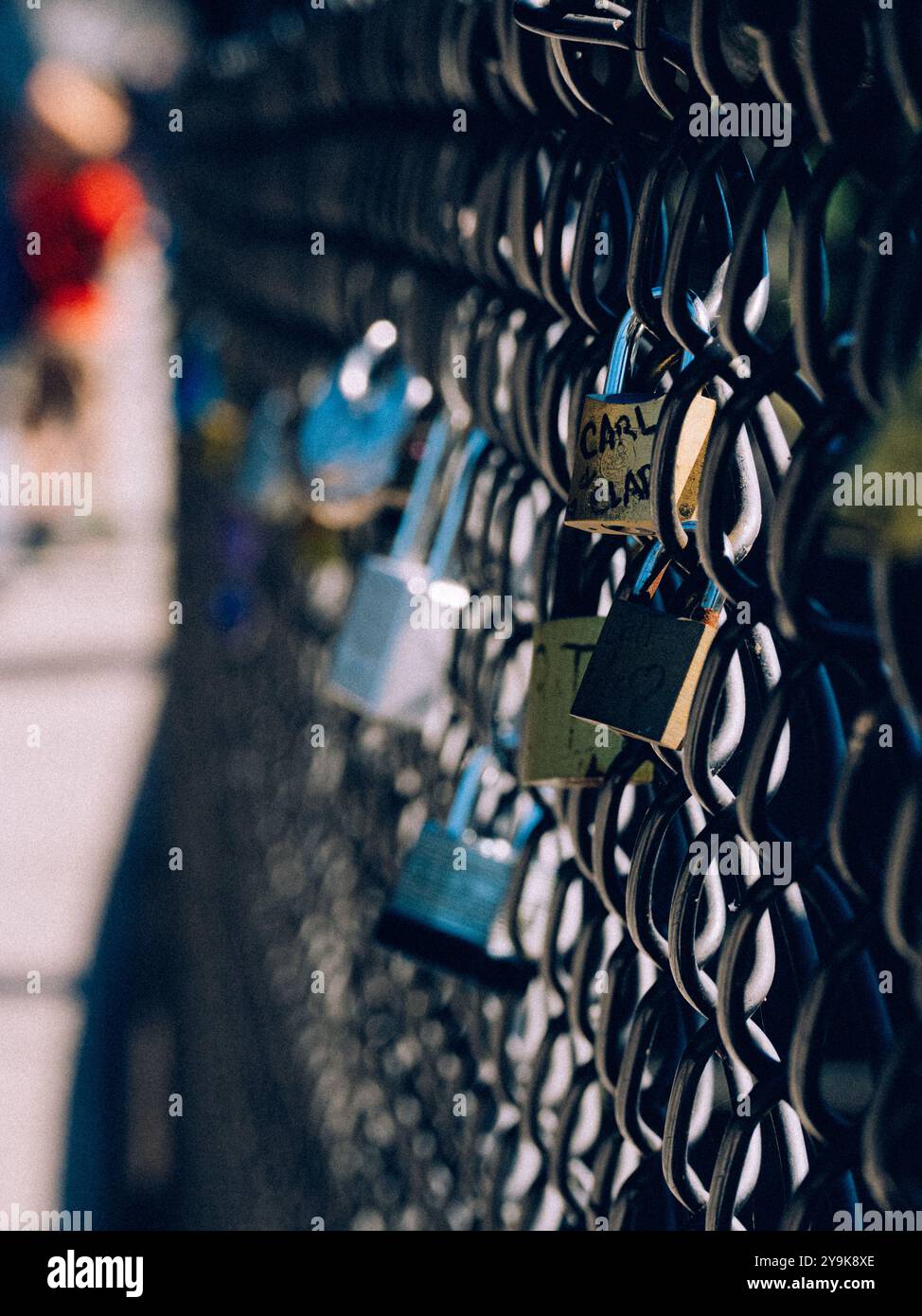 Schleusen am Zaun auf der Brücke über den Potomac River in Harpers Ferry West Virginia Stockfoto
