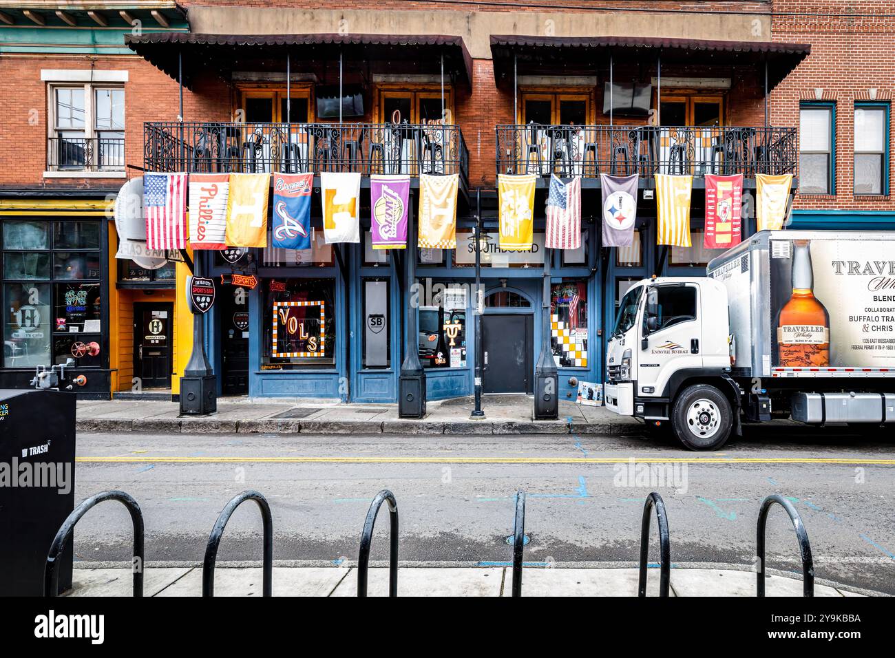 Knoxville, TN, USA – September 17, 2024: Nachtclub in Richtung Süden in South Central, in Old City. Stockfoto