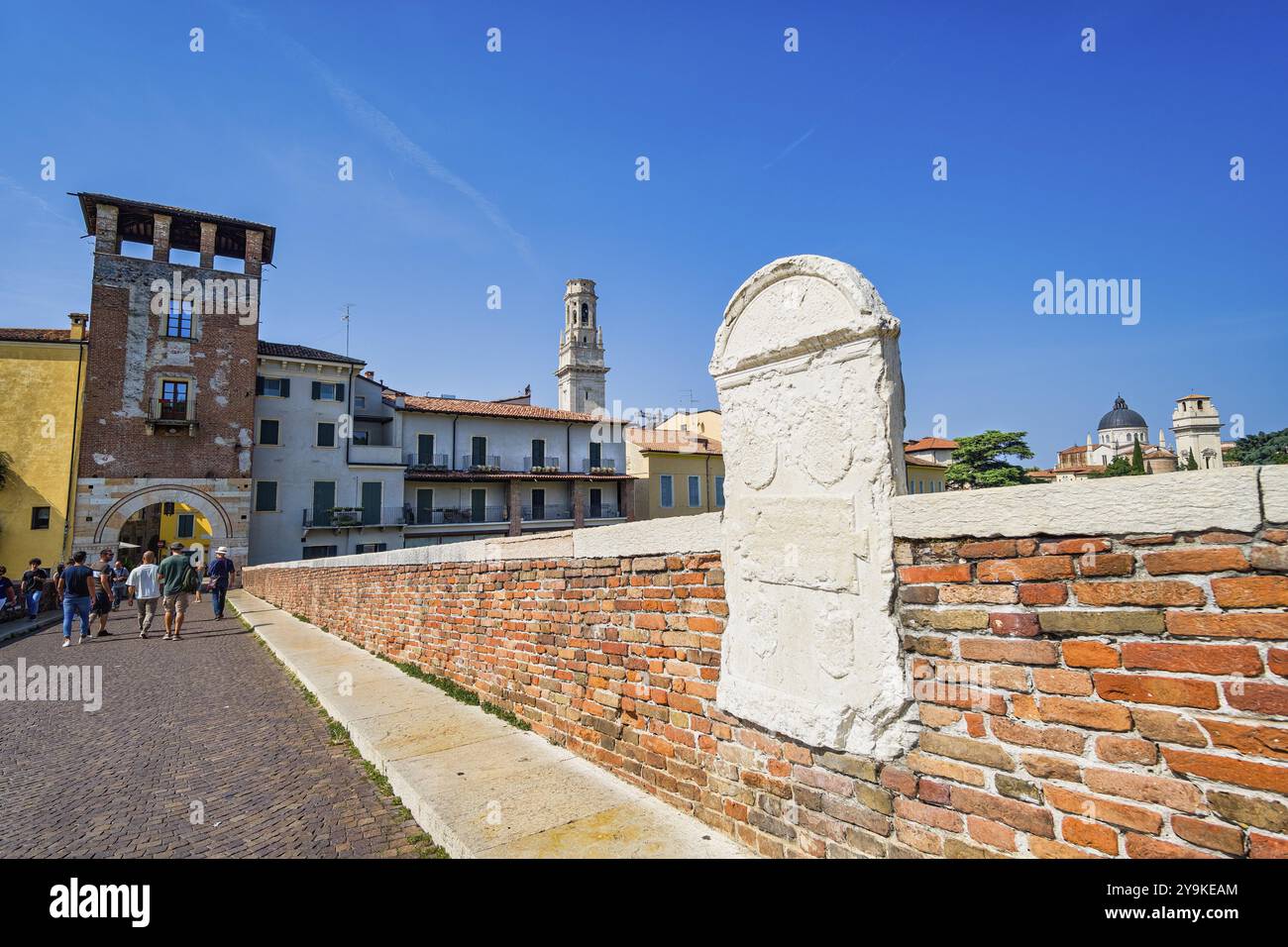 Ponte Pietra, Verona, Venetien, Italien, Europa Stockfoto