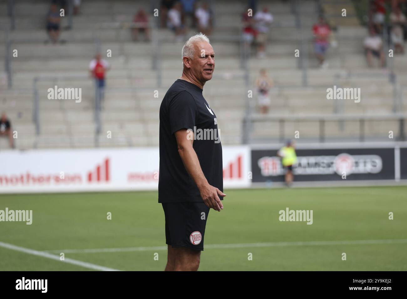 Trainer Christian Neidhart (Kickers Offenbach) beim Spiel der Fußball-RL SW 24:25: 1. Sptg: SC Freiburg II gegen Kickers Offenbach Stockfoto