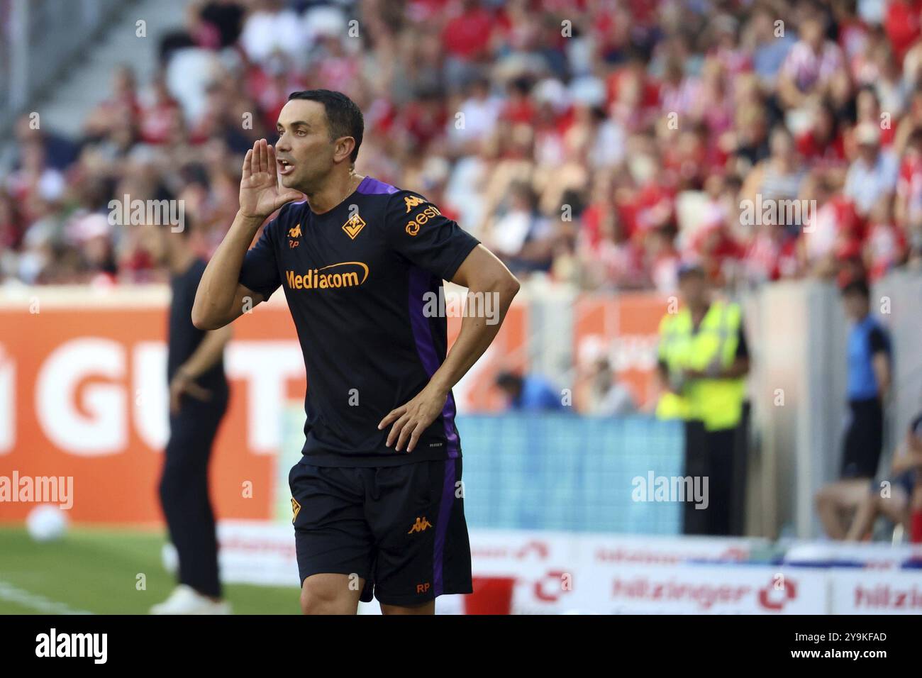 Cheftrainer Raffaele Palladino (AC Florence) beim Fußball-Testspiel: SC Freiburg, AC Florence VORSCHRIFTEN VERBIETEN JEDE VERWENDUNG VON FOTOS ALS BILD Stockfoto