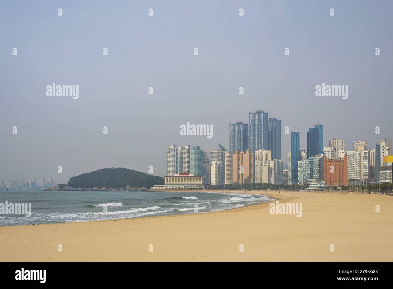 Busan Südkorea, Skyline der Stadt an der Busan Marina und Gwangandaegyo Bridge Stockfoto