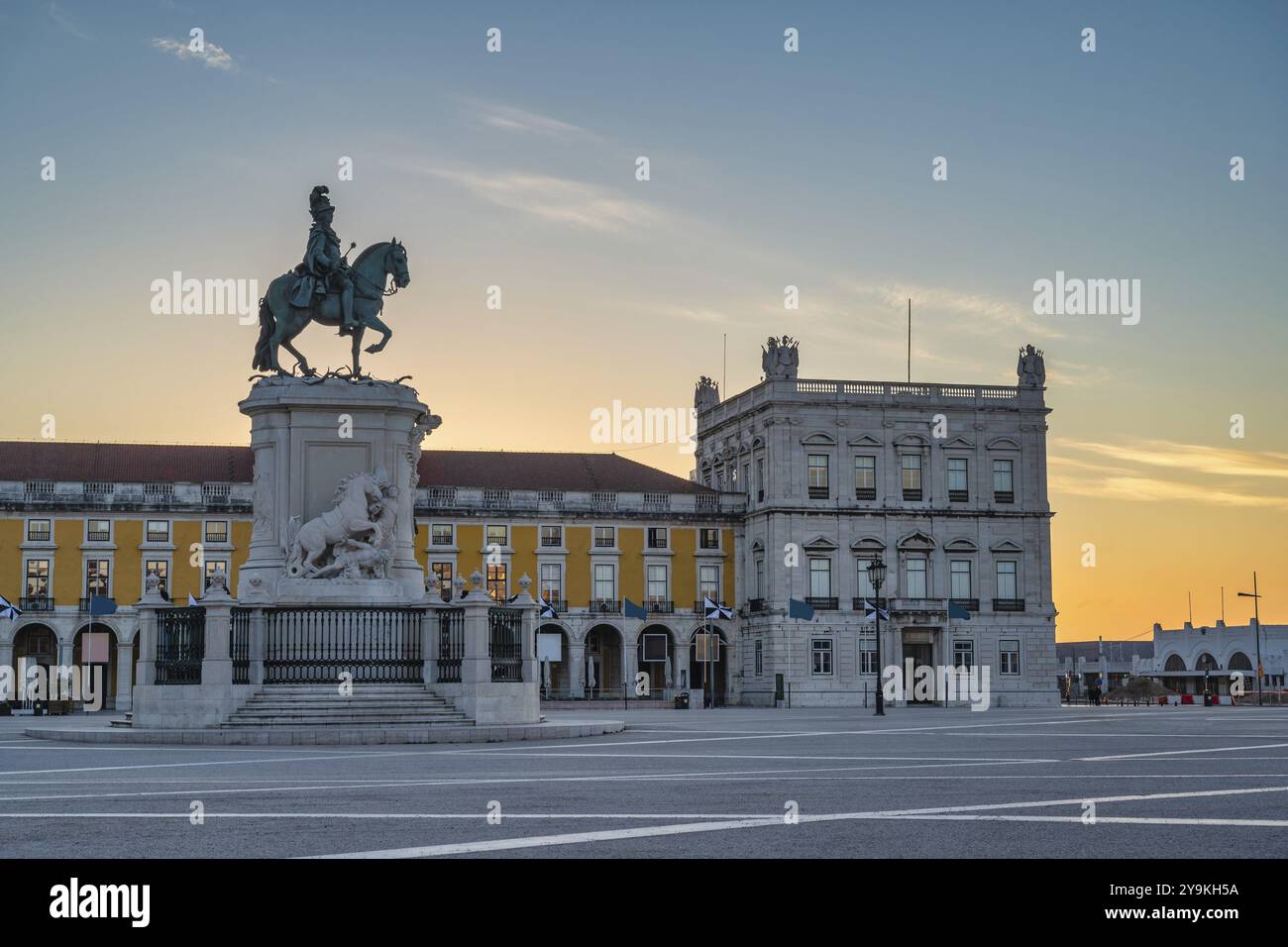 Lissabon Portugal, Skyline der Stadt bei Sonnenaufgang am Arco da Rua Augusta und Commerce Square Stockfoto