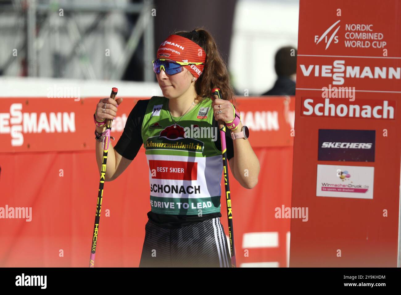 Nathalie Armbruster (SZ Kniebis) wartet auf den Start des Skating-Rennens bei der FIS Nordic Combined World Cup Schonach 2024 Stockfoto