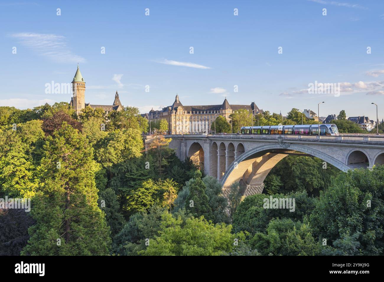 Großherzogtum Luxemburg, Skyline der Stadt an der Pont Adolphe Brücke Stockfoto