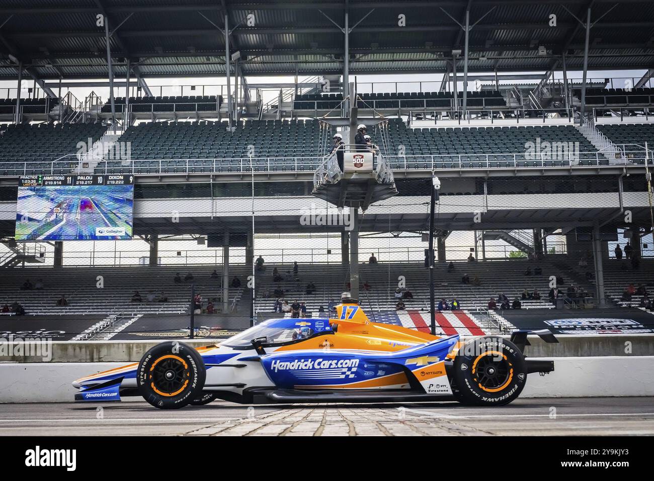 KYLE LARSON (17) aus Elk Grove, Kalifornien, überquert während eines Trainings für die 108. Auflage der Indianapolis 500 am in den Ziegelhof Stockfoto