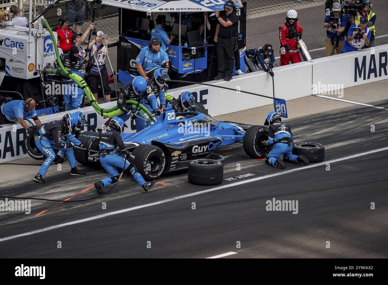 ED CARPENTER (20) aus Indianapolis, Indiana, kommt während der 108. Fahrt des Indianapolis 500 am Indianapolis Motor Spee auf die Grubenstraße Stockfoto