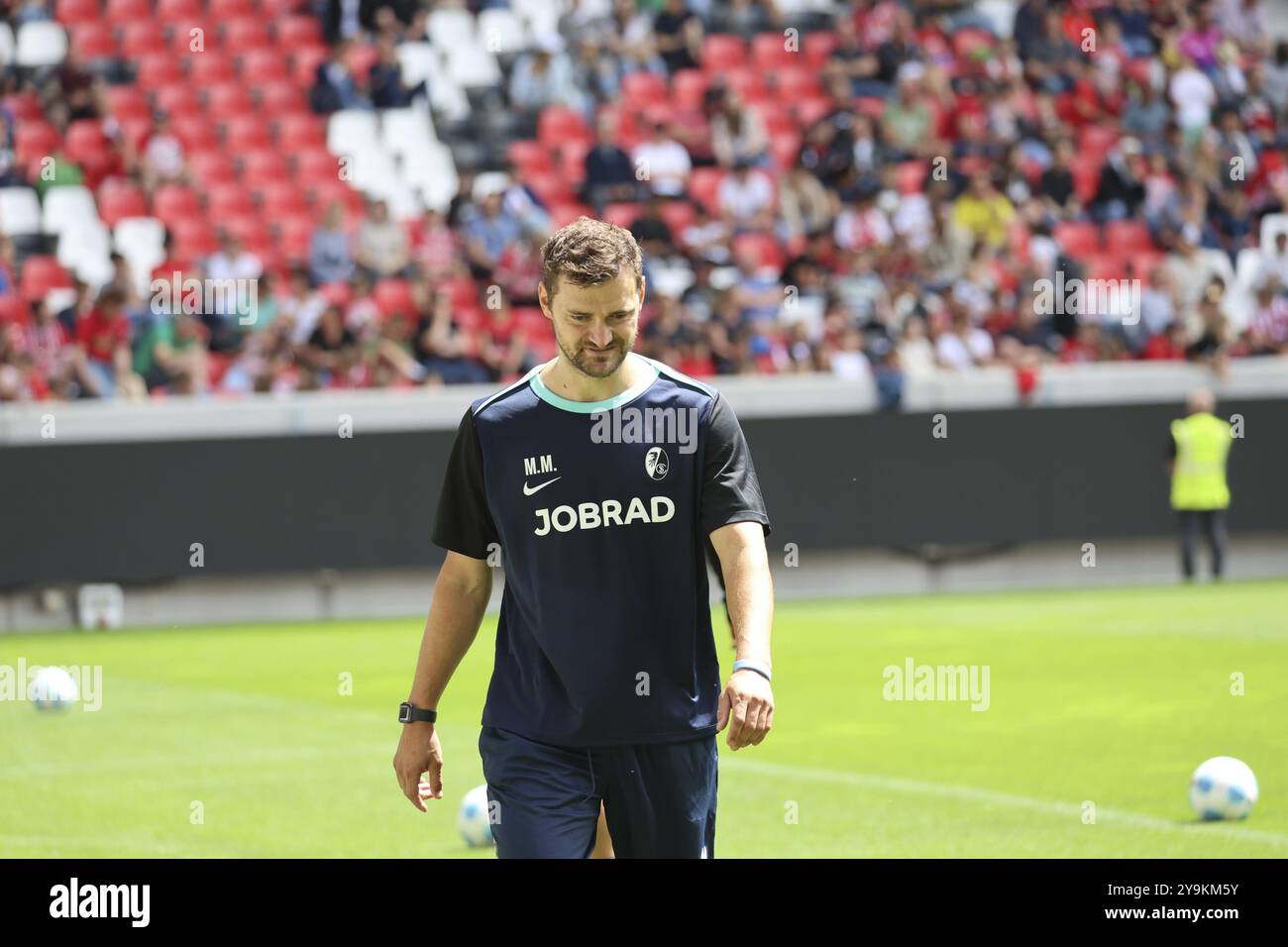 Torwarttrainer Michael Mueller (SC Freiburg) bei Football-Europa-League, Qualifikationsfinale 1/8, SC Freiburg gegen RC Lens Stockfoto