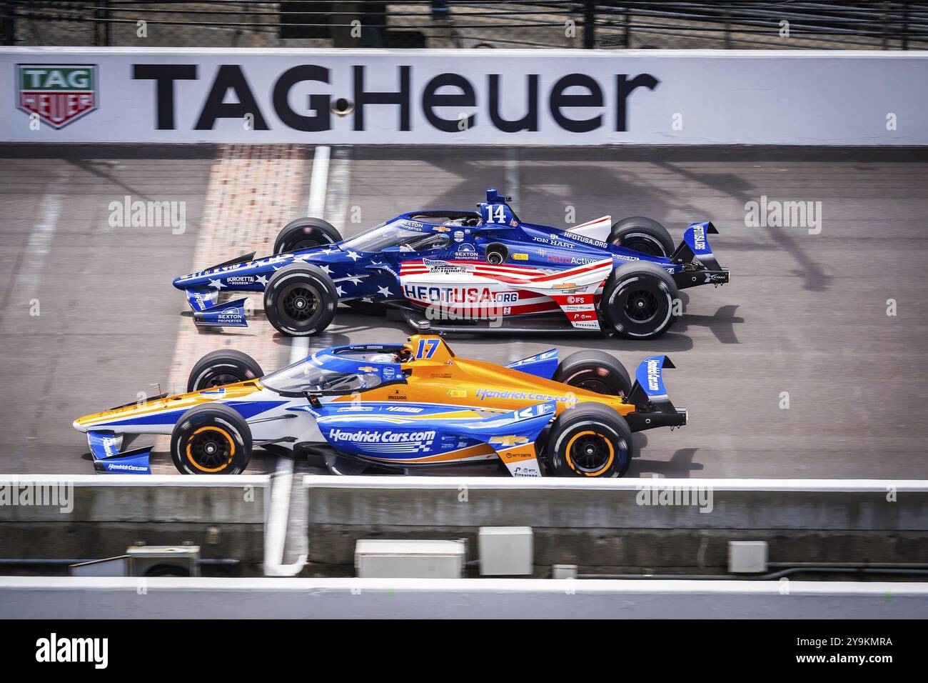 KYLE LARSON (17) aus Elk Grove, Kalifornien, überquert den Ziegelhof, während sie für den 108. Lauf der Indianapolis 500 in der Indianapoli üben Stockfoto
