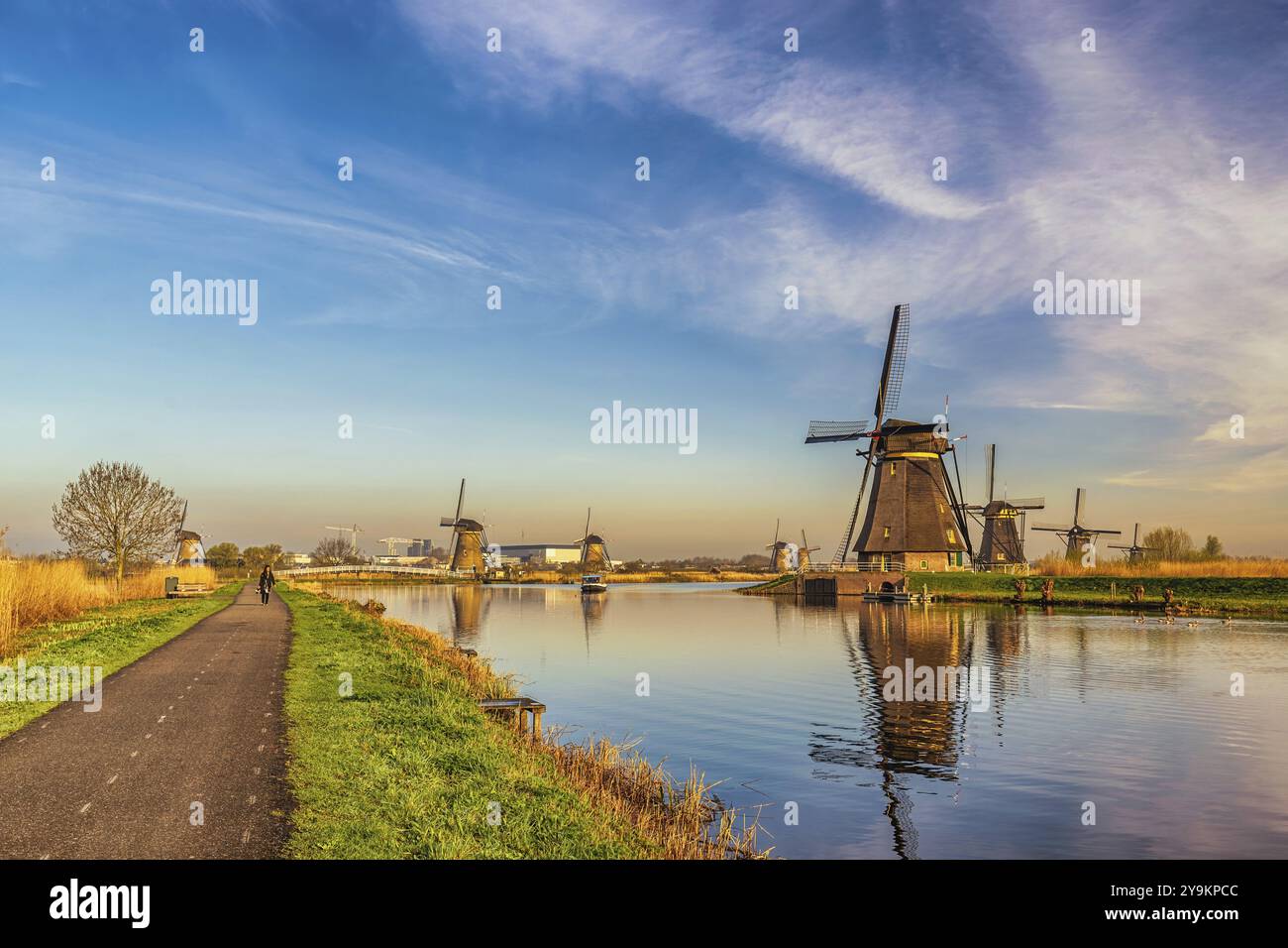 Rotterdam Niederlande, Naturlandschaft der niederländischen Windmühle im Kinderdijk Village Stockfoto