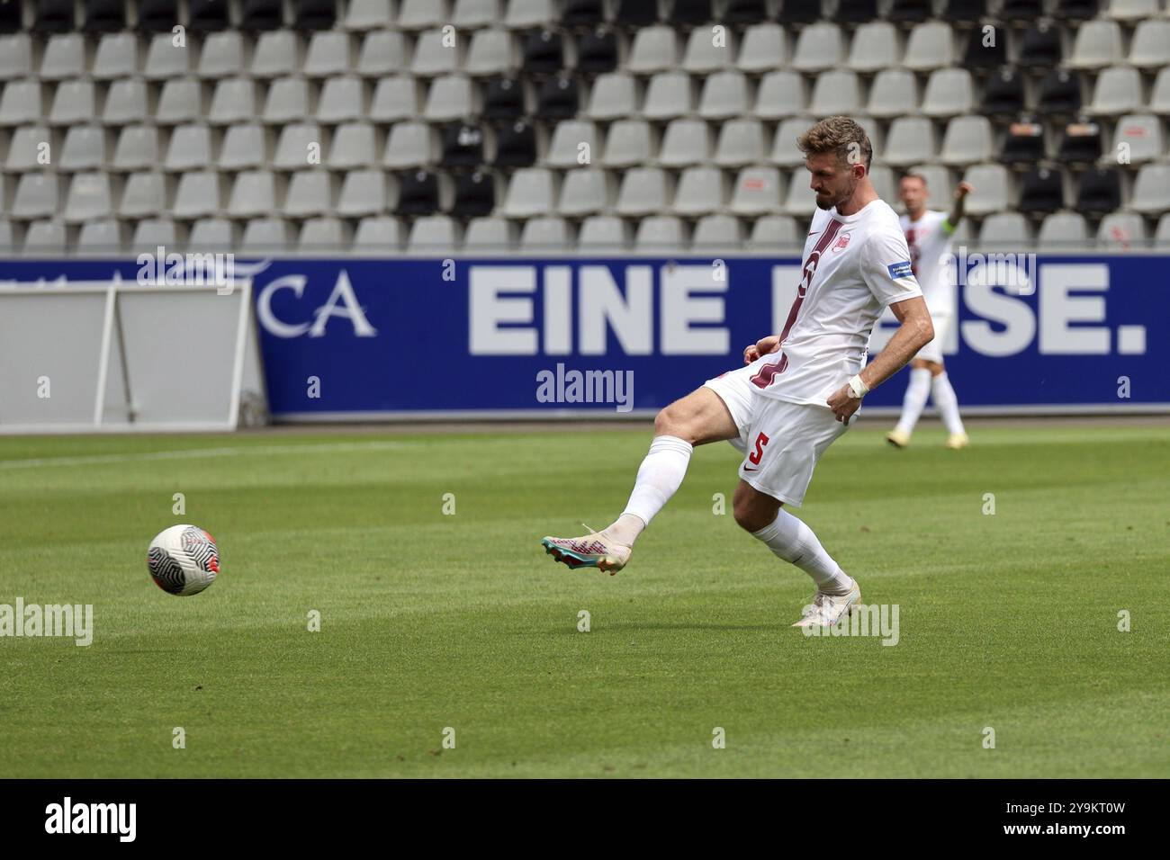 Alexander Sorge (Kickers Offenbach) erzielte im Spiel der Football-RL SW 24:25: 1. Sptg: SC Freiburg II gegen Kickers Offenbach ein 1:1 Stockfoto