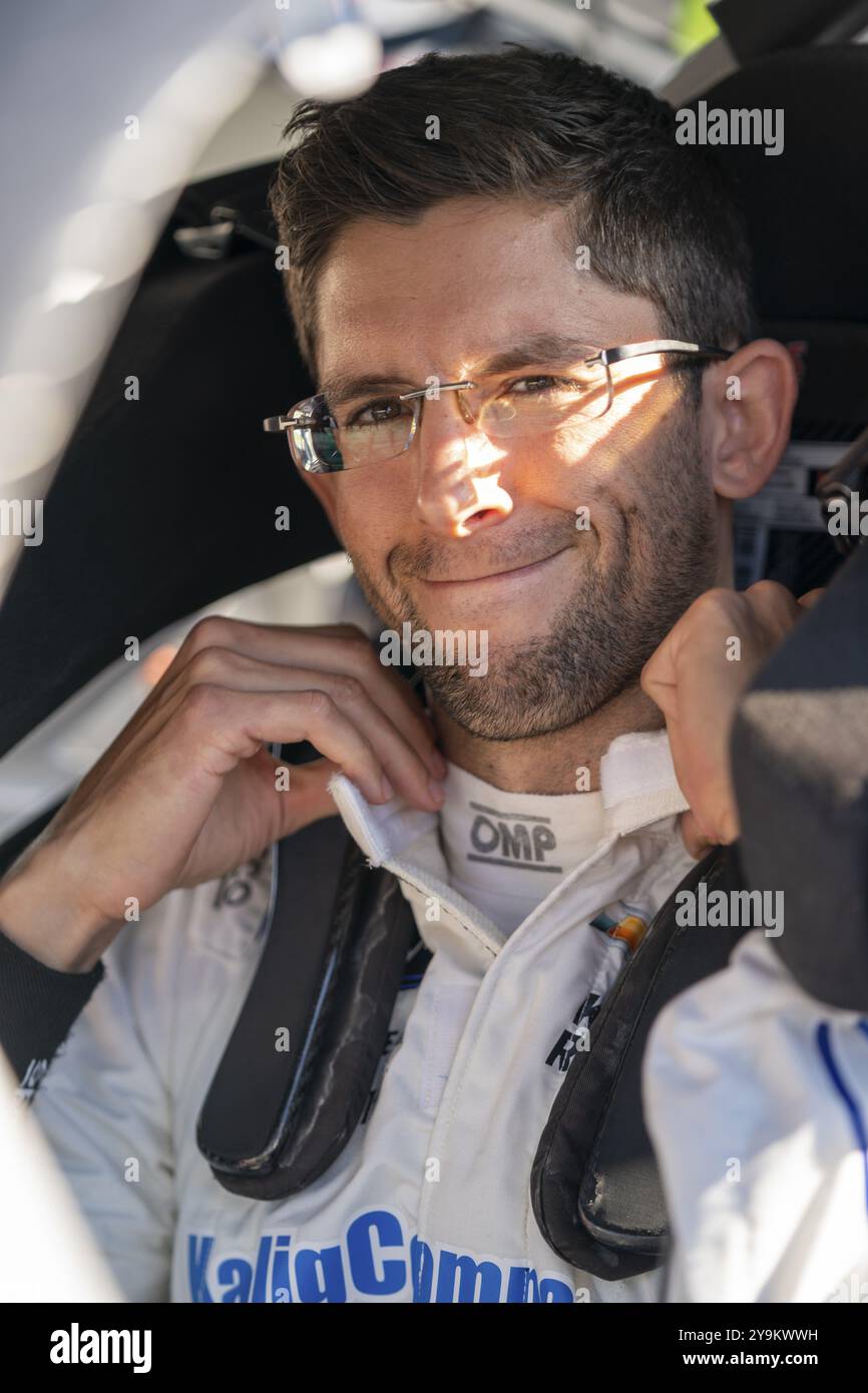 NASCAR Xfinty Series Jordan Taylor (11) geht auf die Rennstrecke, bevor er für den Drive for the Cure 250 von BlueCross BlieSheild aus North C trainiert Stockfoto