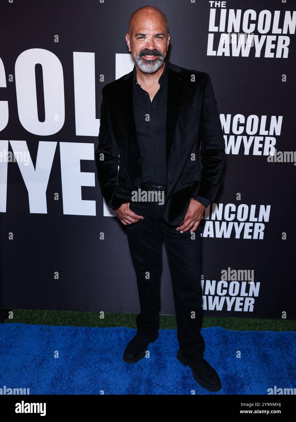 Los Angeles, Usa. Oktober 2024. LOS ANGELES, KALIFORNIEN, USA – 10. OKTOBER: Philip Anthony-Rodriguez kommt bei Netflix's „The Lincoln Lawyer“ Staffel 3 Celebration mit A Taste of Los Angeles' legendären Street Foods am 10. Oktober 2024 in Los Angeles, Kalifornien, USA. (Foto: Xavier Collin/Image Press Agency) Credit: Image Press Agency/Alamy Live News Stockfoto