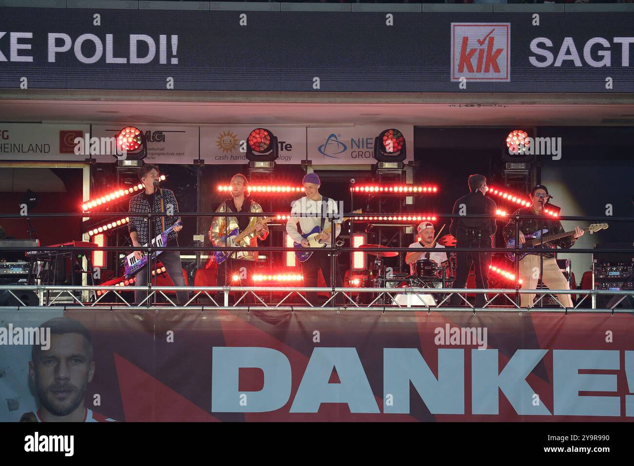 10.10.2024, Rheinenergie Stadion, Köln, Deutschland, Köln, Abschiedsspiel Lukas Podolski, Poldi s 11 vs. FC-Elf, im Bild: Cat Balou spielt Foto © nordphoto GmbH/Meuter Credit: dpa Picture Alliance/Alamy Live News Stockfoto