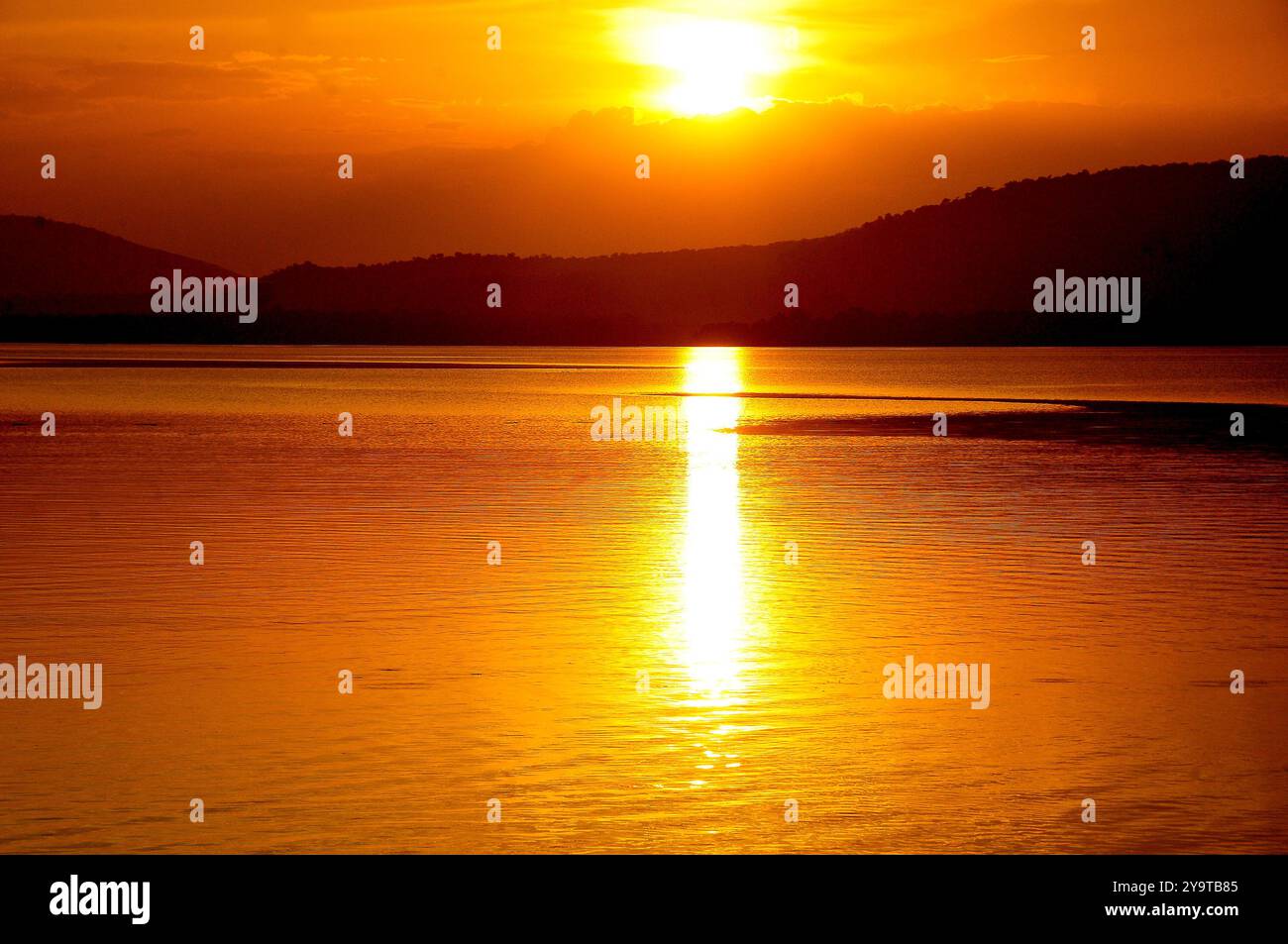 Sonnenuntergang über dem See Mburo - Uganda Stockfoto