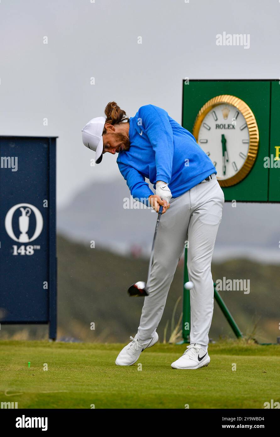 18. Juli 2019: Tommy Fleetwood schlägt am 17. Platz während der ersten Runde des Open Championship-Golfturniers auf dem Royal Portrush Golf Club - Dunluce Course ab. Stockfoto
