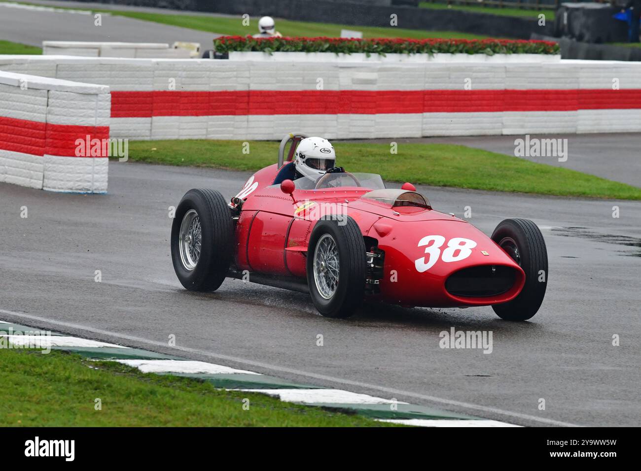 Richard Wilson, Ferrari 246 Dino, Richmond und Gordon Trophies, 25 Minuten Rennen, bei schlechten Regen- und Regenbedingungen, für 2500 ccm Gran Stockfoto