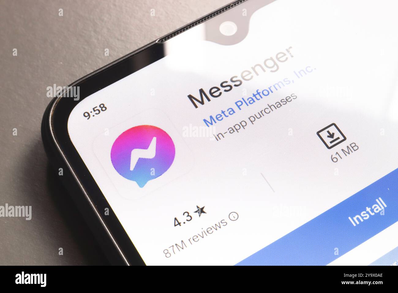11. Oktober 2024, Brasilien. In dieser Fotoabbildung wird das Logo der Facebook Messenger App auf einem Smartphone-Bildschirm angezeigt Stockfoto