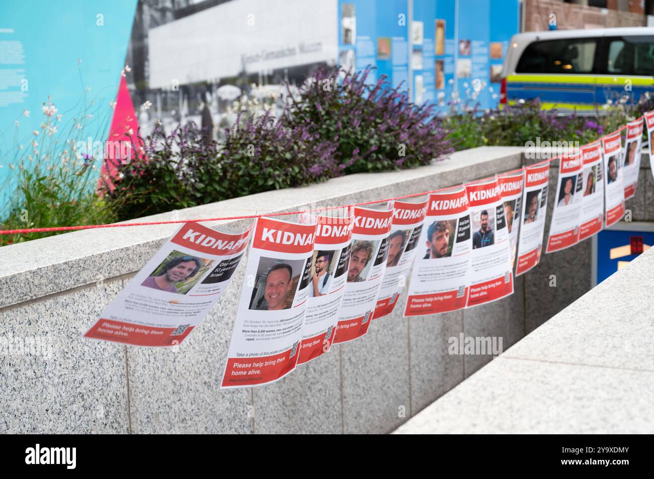 Israelische palästinensische Proteste in Köln, Deutschland, 07.10.2024, Kriegskonflikt zwischen Juden und Muslimen, Gedenken an die Opfer und Geiseln des Terrors ATT Stockfoto