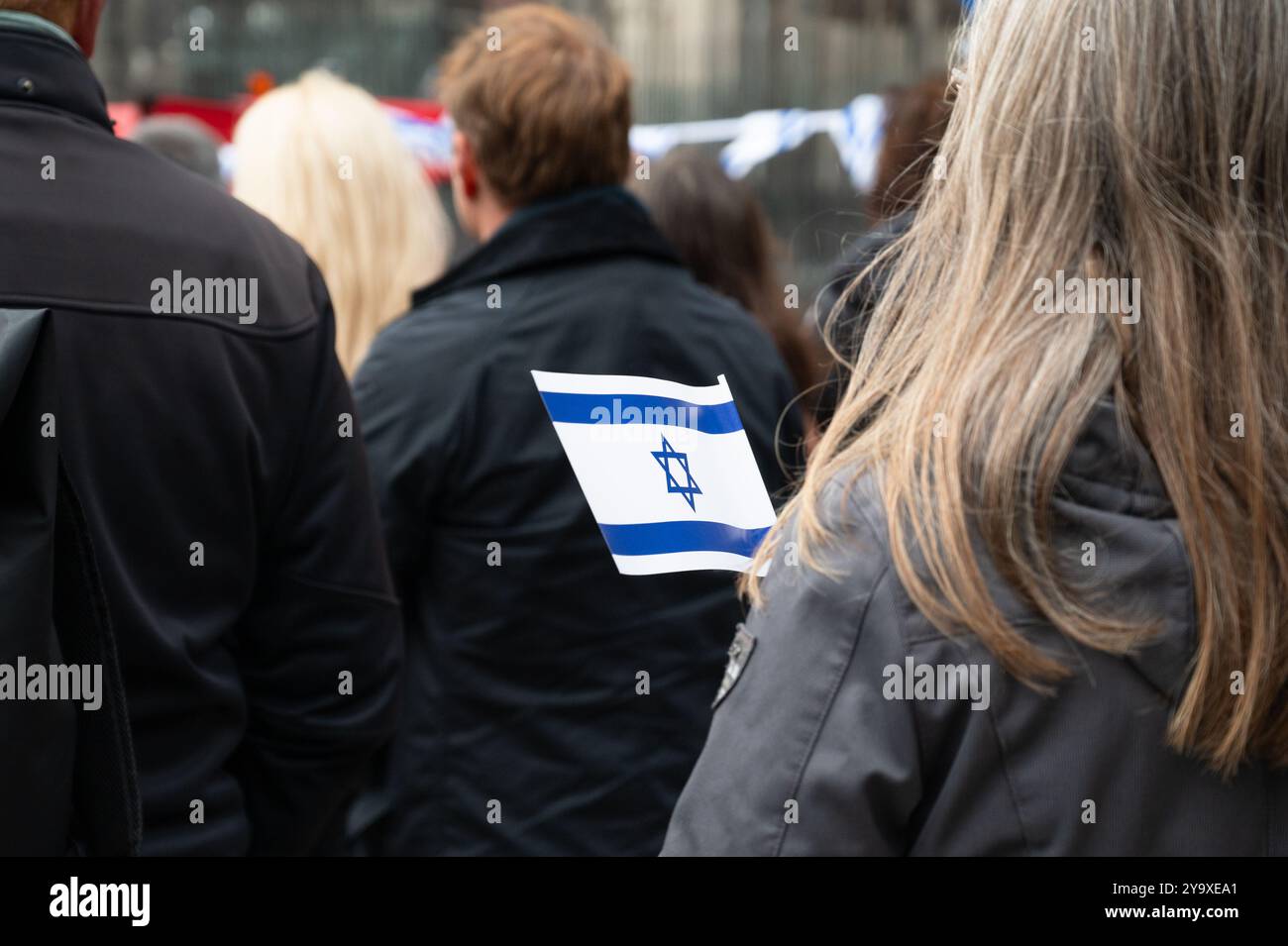 Israelische palästinensische Proteste in Köln, Deutschland, 07.10.2024, Kriegskonflikt zwischen Juden und Muslimen, Gedenken an die Opfer und Geiseln des Terrors ATT Stockfoto