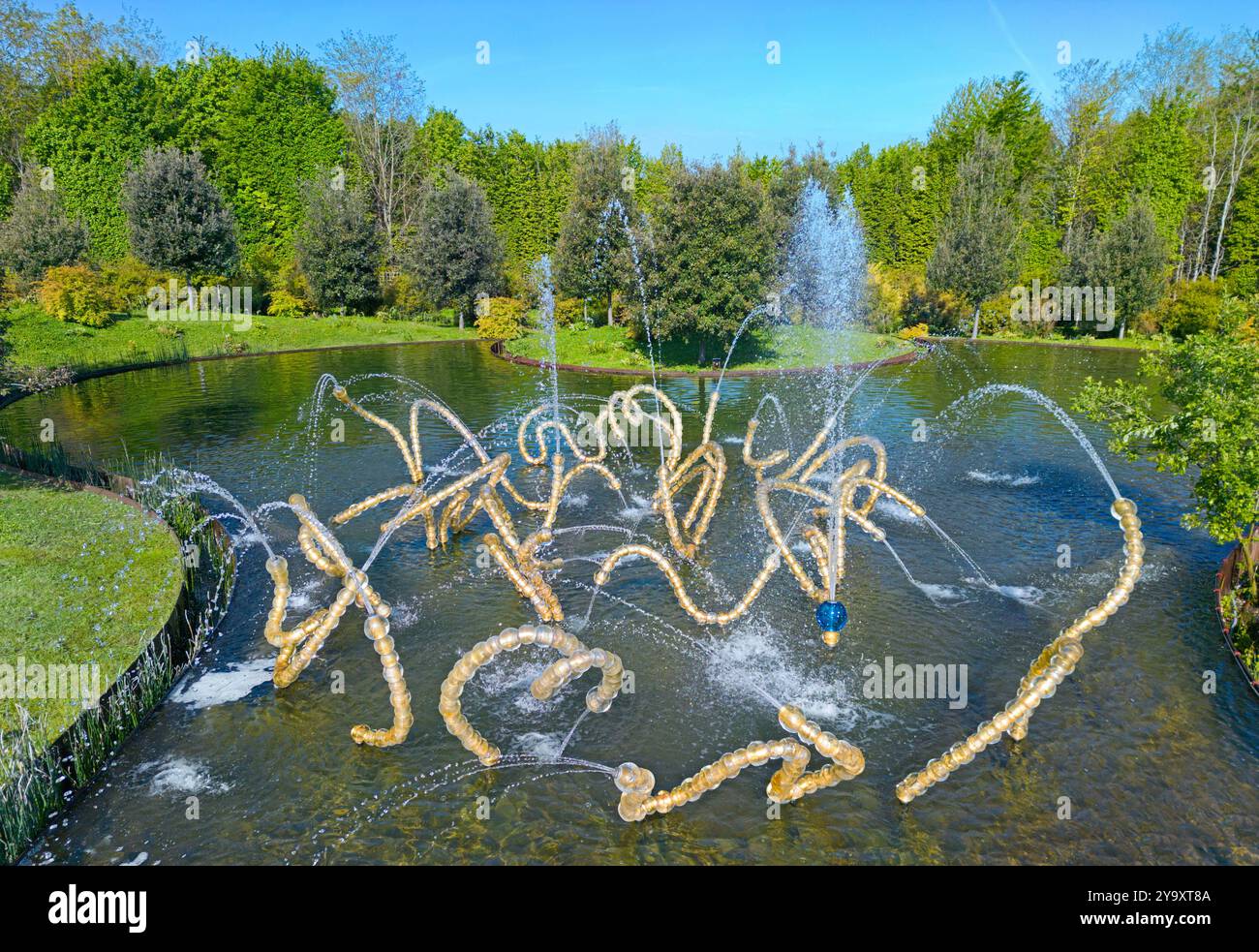 Frankreich, Yvelines, Versailles, Gärten des Schlosses von Versailles, die von der UNESCO zum Weltkulturerbe erklärt wurden, der Wassertheaterhain, der von dem Landschaftsdesigner Louis Benech und dem Künstler Jean-Michel Othoniel neu gestaltet wurde Stockfoto